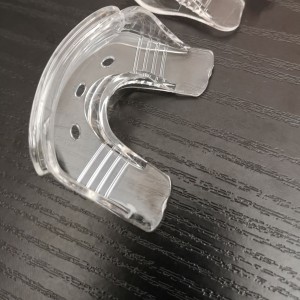 Gouttière modèle " clip" qui peux s'attacher sur mini lampe